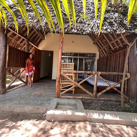 Ushongo Beach Bandas Pangani Buitenkant foto