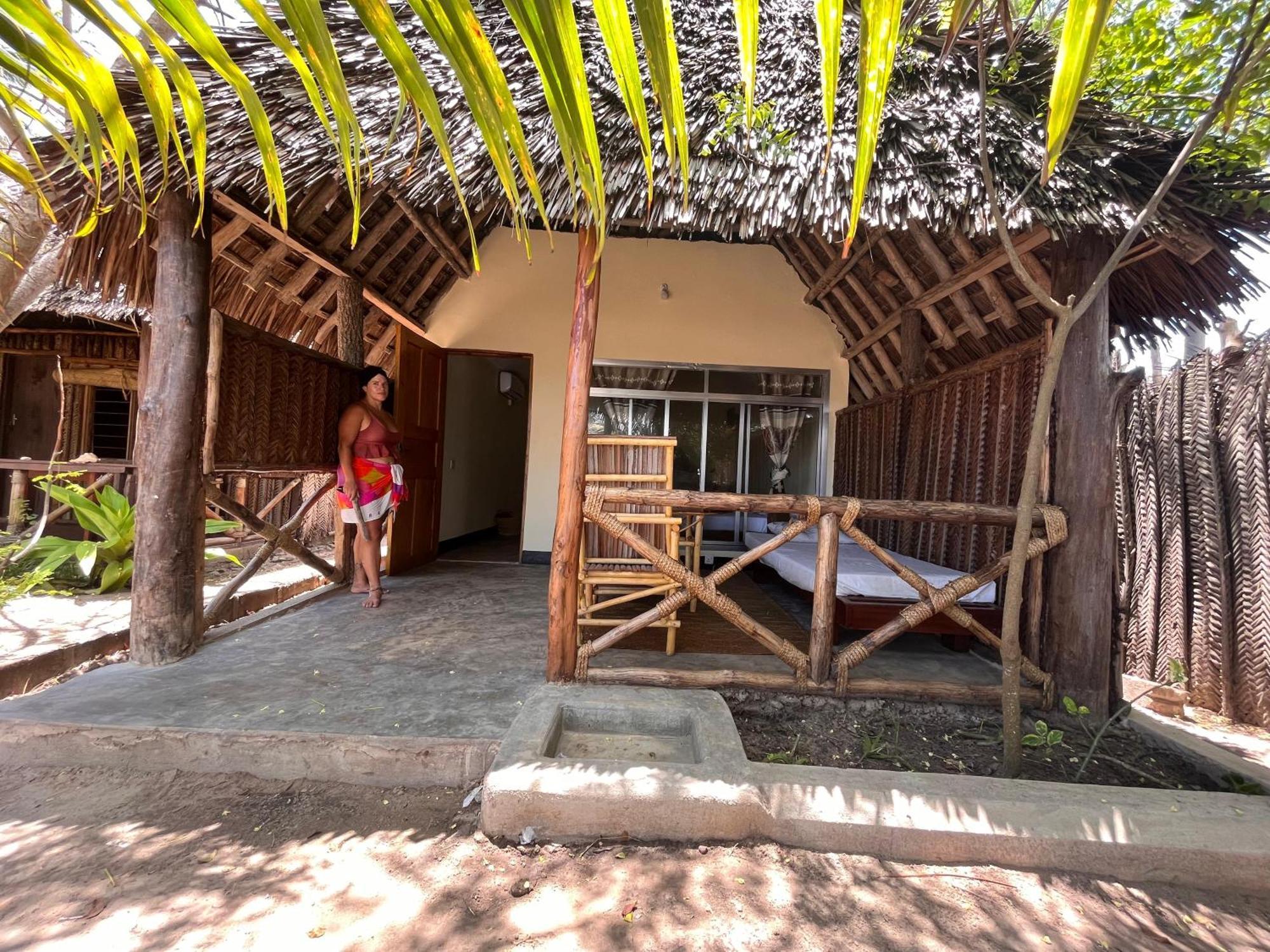 Ushongo Beach Bandas Pangani Buitenkant foto