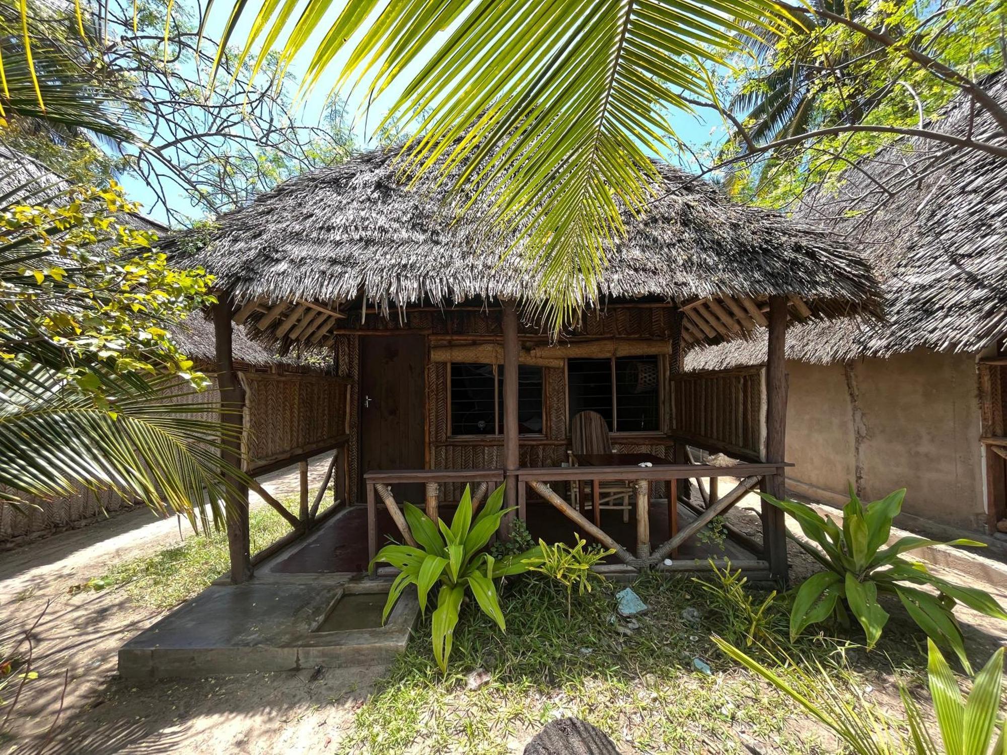 Ushongo Beach Bandas Pangani Buitenkant foto
